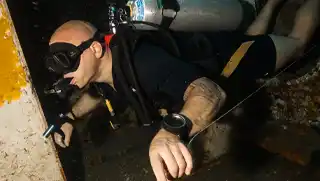Diver using a guideline during wreck penetration in the SSI Advanced Wreck Diving Specialty course at Echo Divers Koh Tao.
