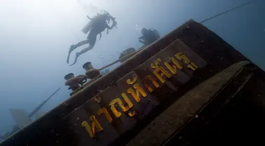 Echo Divers Koh Tao SSI Advanced Open Water Course divers exploring a wreck with a mooring line overhead, Koh Tao, Thailand